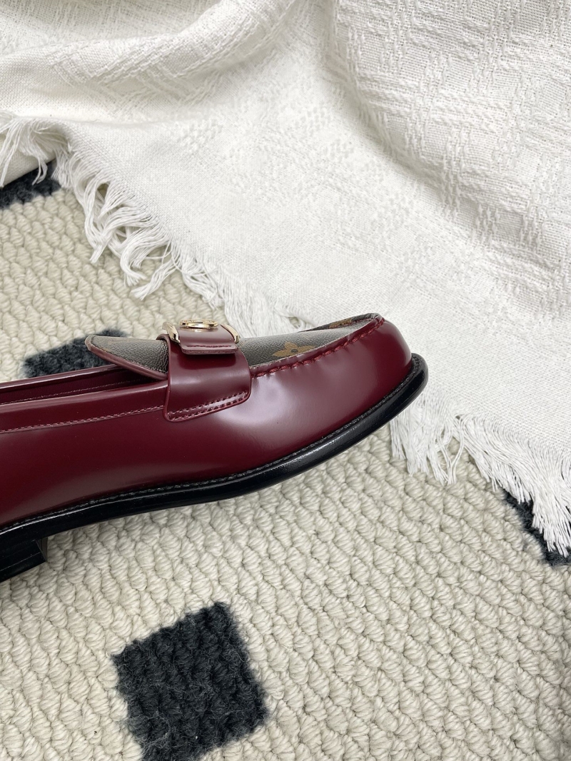 l0vis Vvtt0n loafers